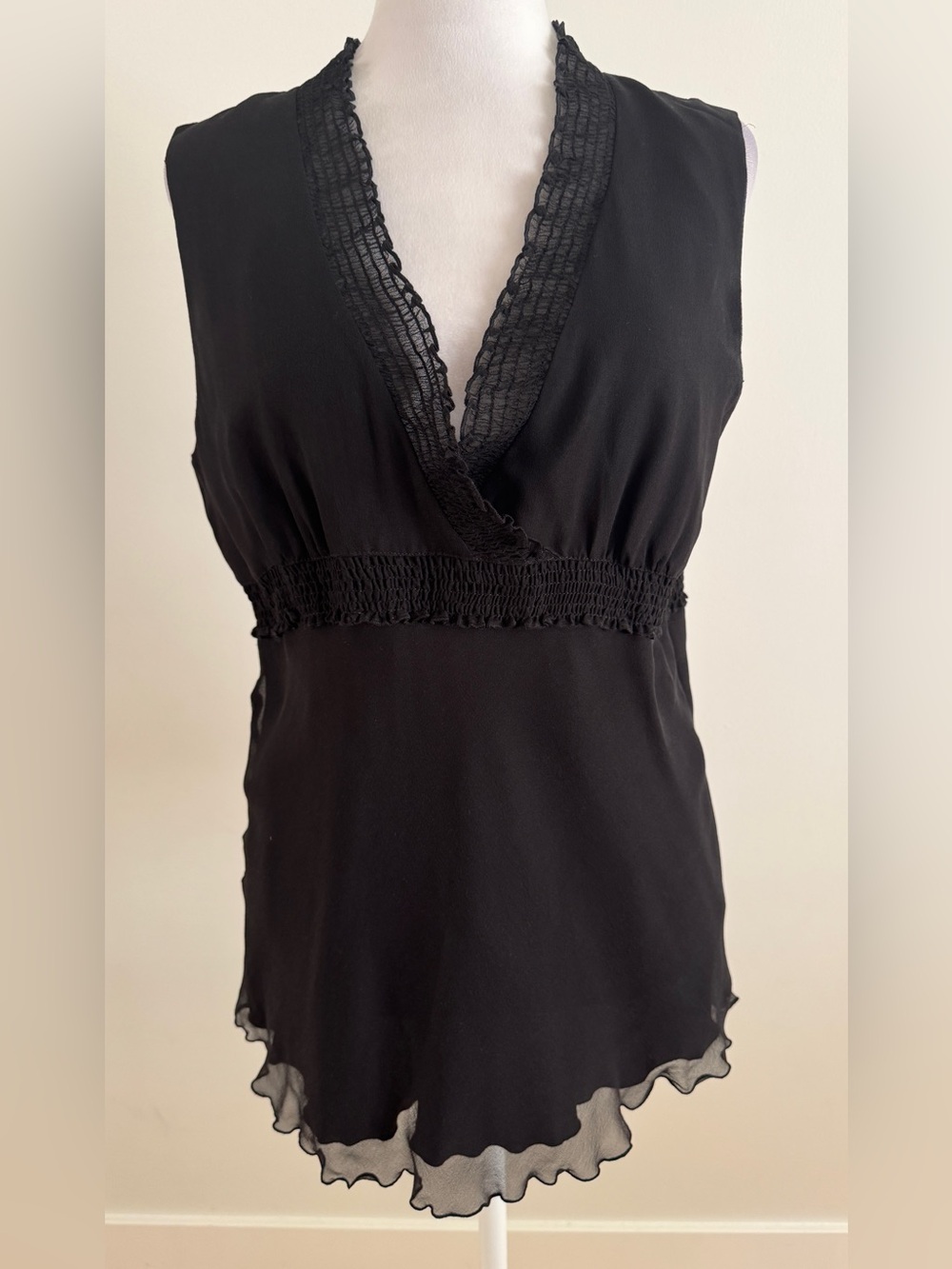 Spense Silk Black Sleeveless V-Neck Women's Top with Ruffled Trim medium